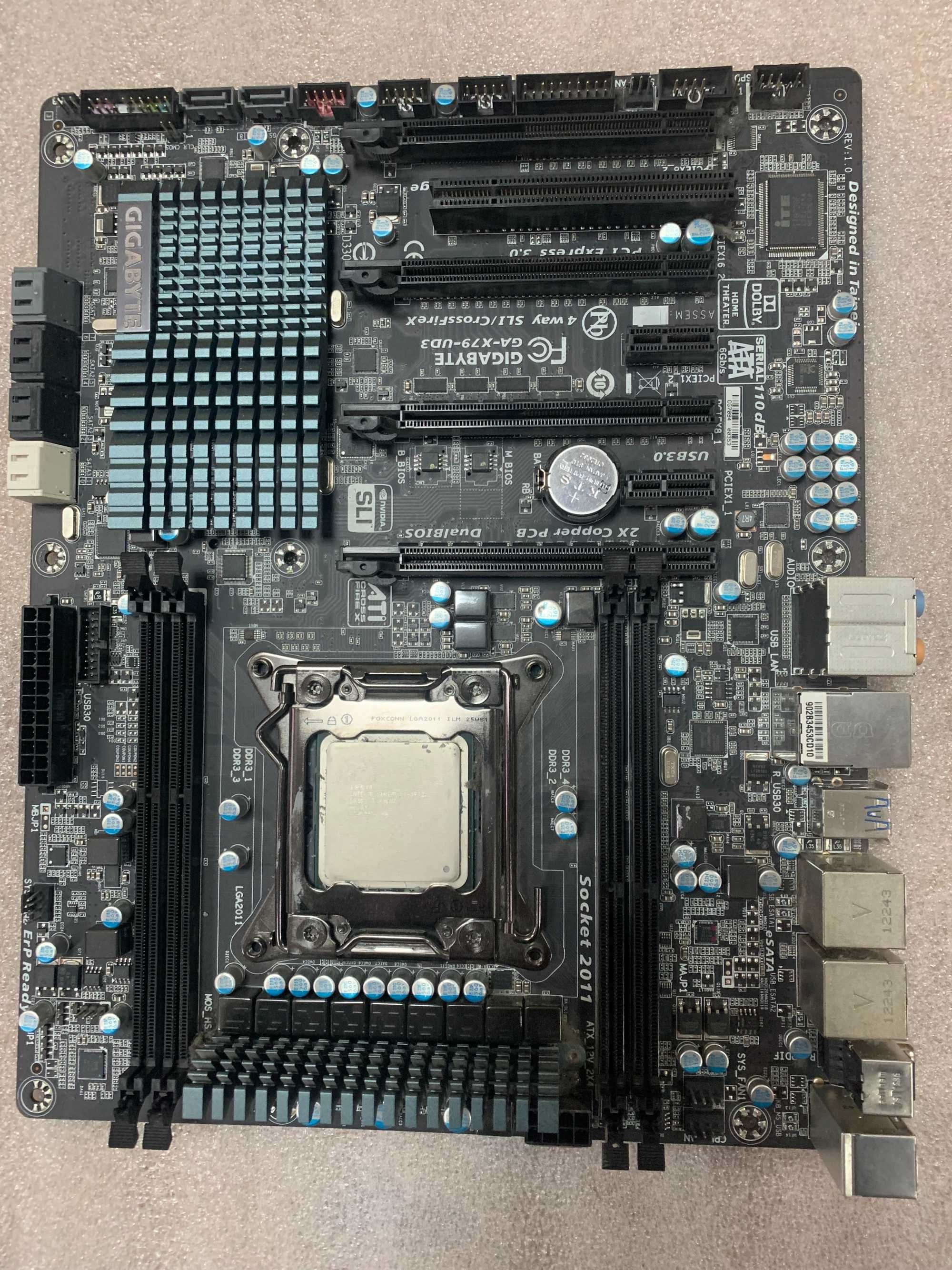 Материнська плата Gigabyte  GA-X79-UD3  в наборі