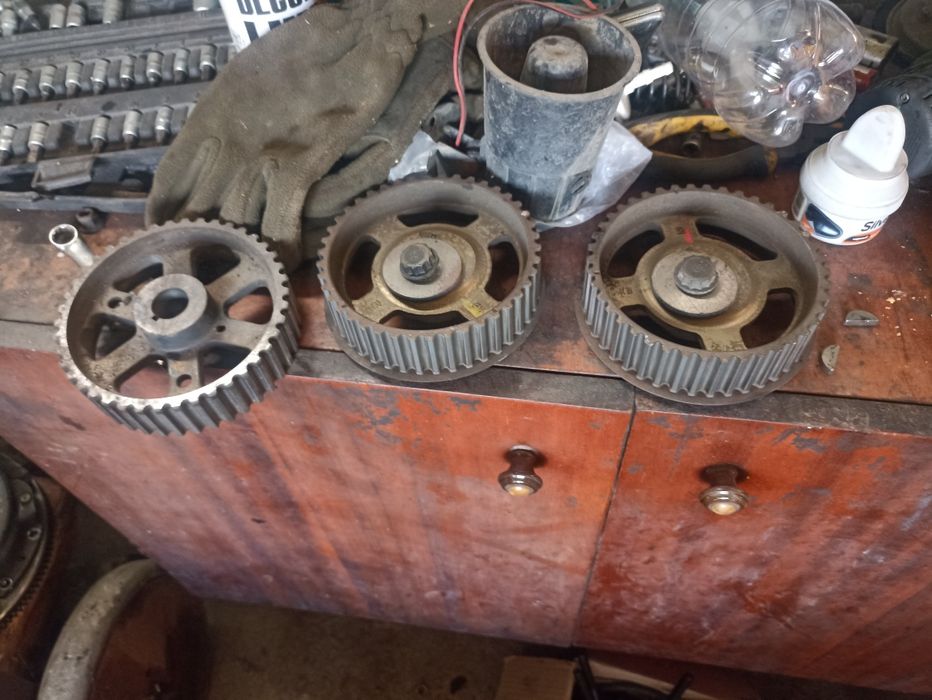 Шестерні тнв та  розпридвала Хунда Таракан 2.9