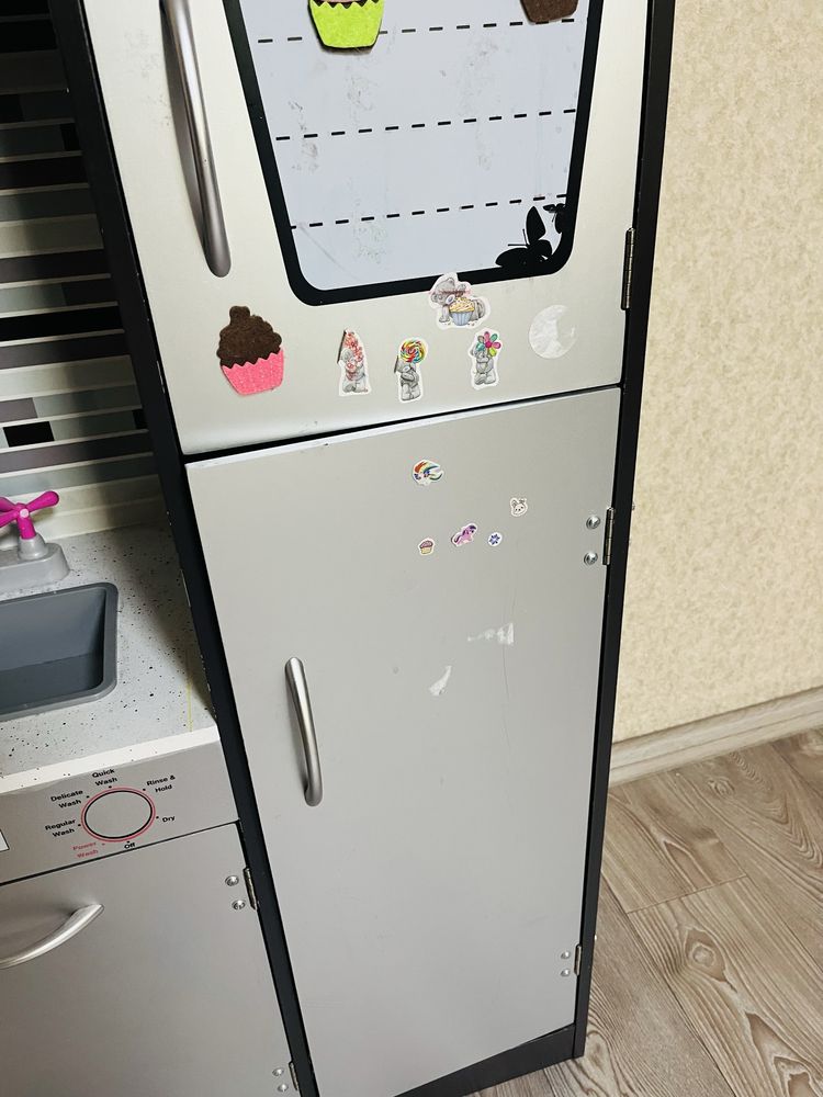 Продам детскую кухню из дерева