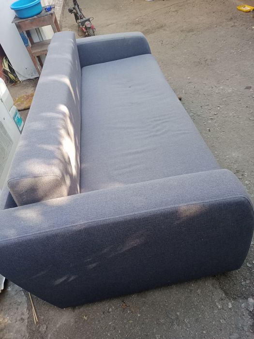 Продам два дивана и кресло