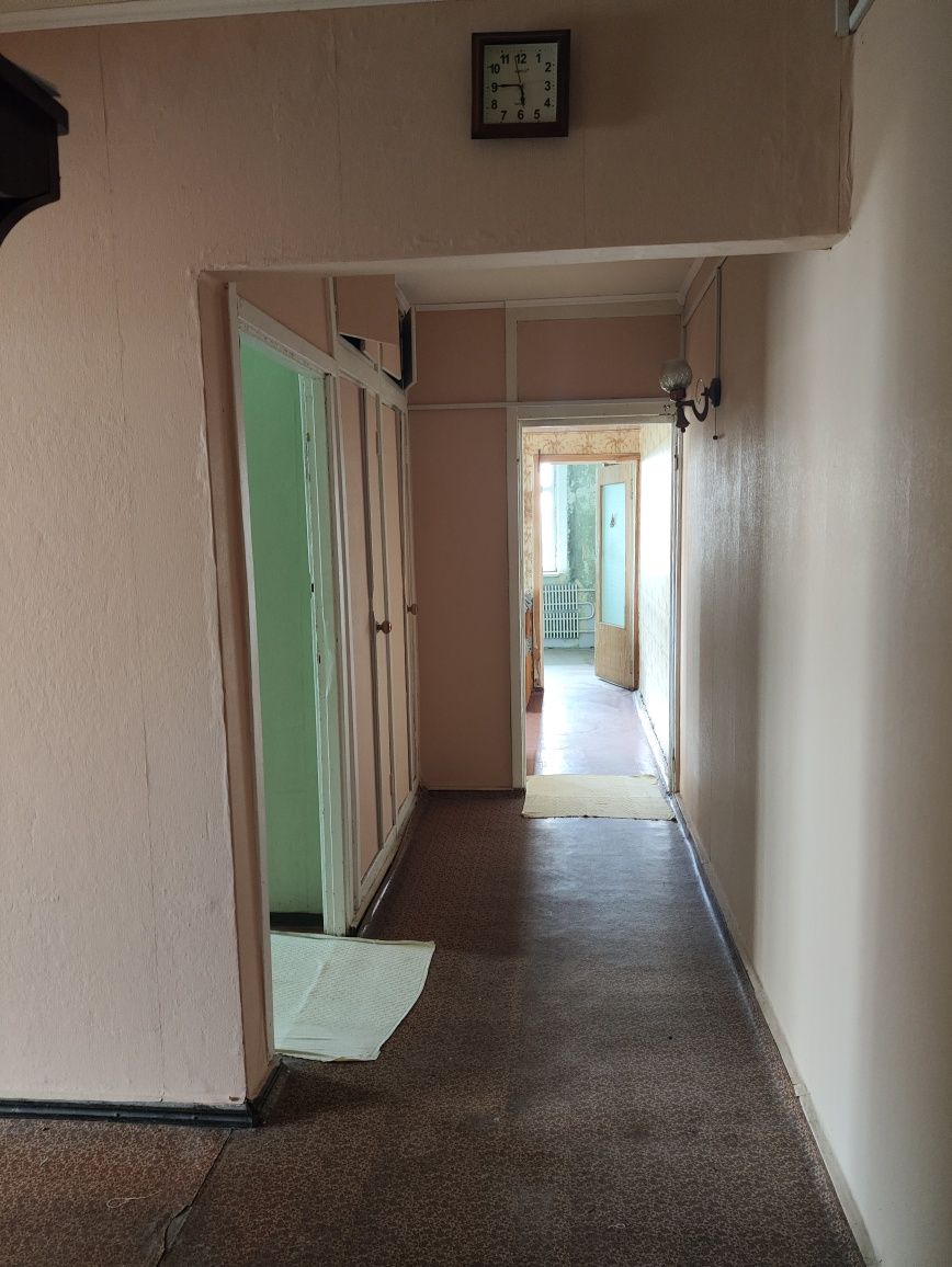 Продам 4 кв. ул. Валентиновская (Блюхера), д.64 этаж 7/9 под ремонт.