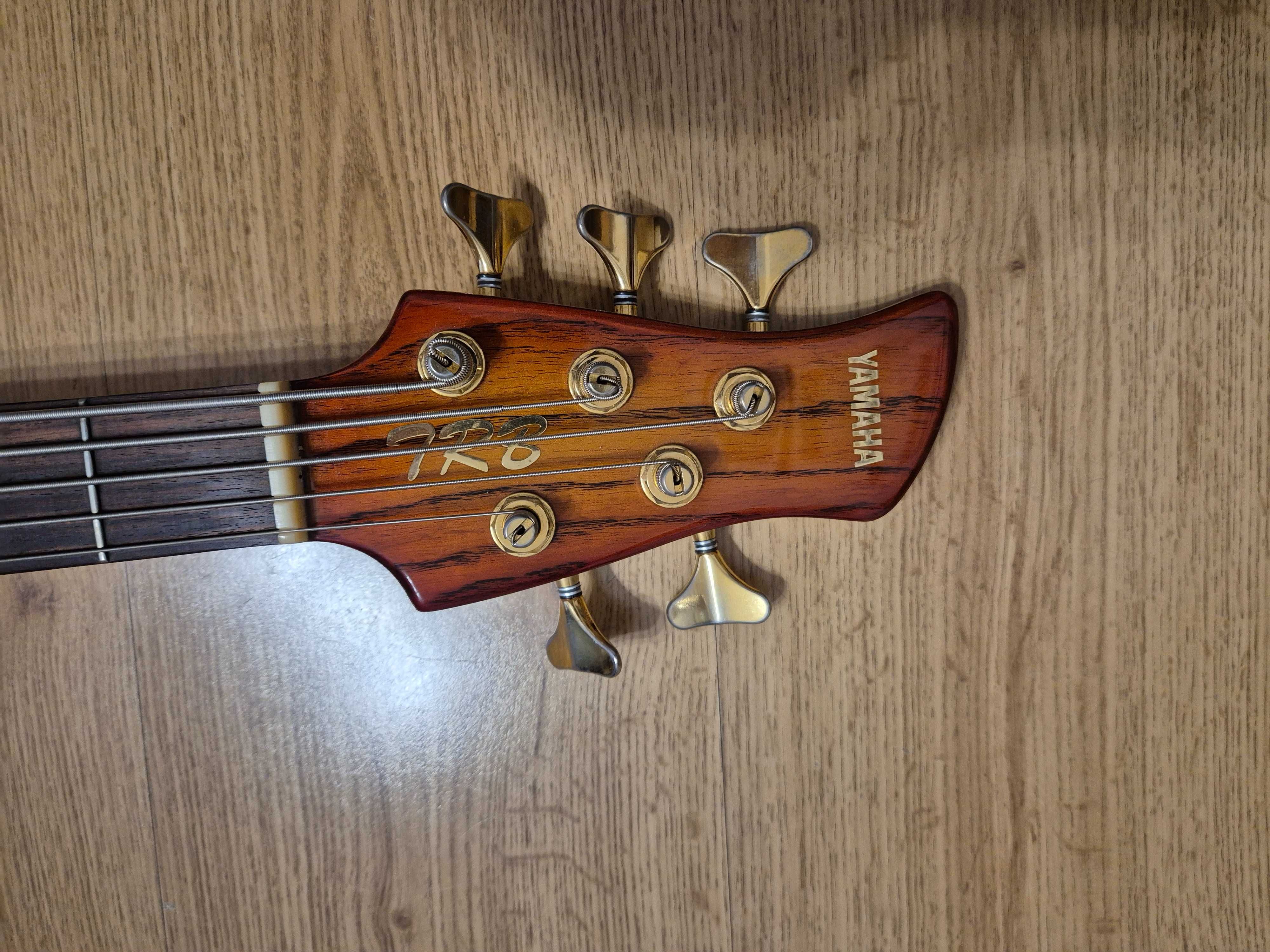 Gitara basowa Yamaha TRB 5 II z pełnym wyposażeniem!