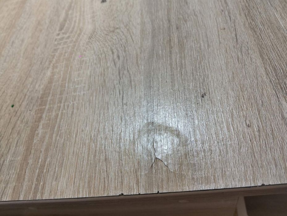 Стіл письмовий невеликий