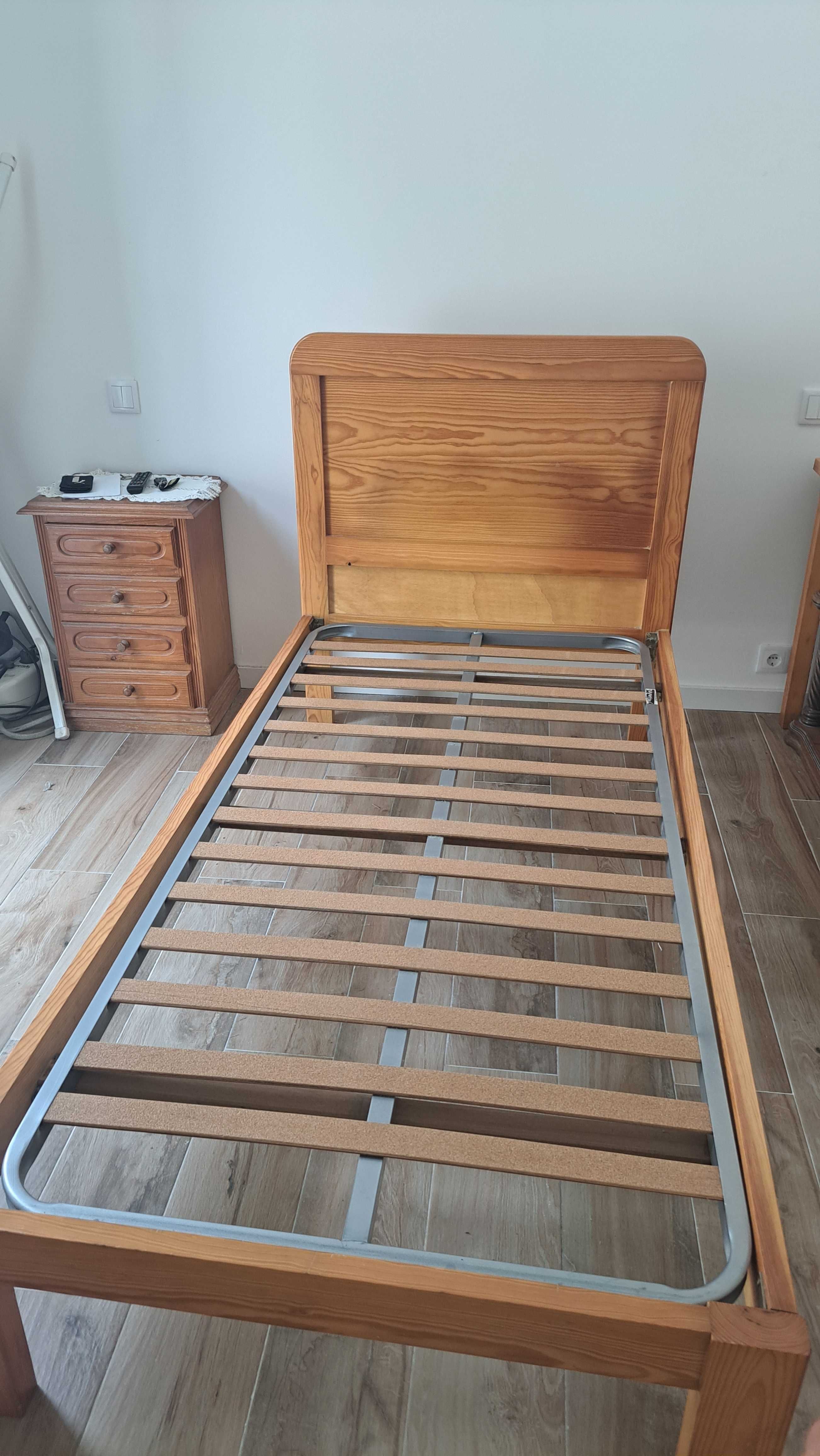Cama de solteiro com estrado