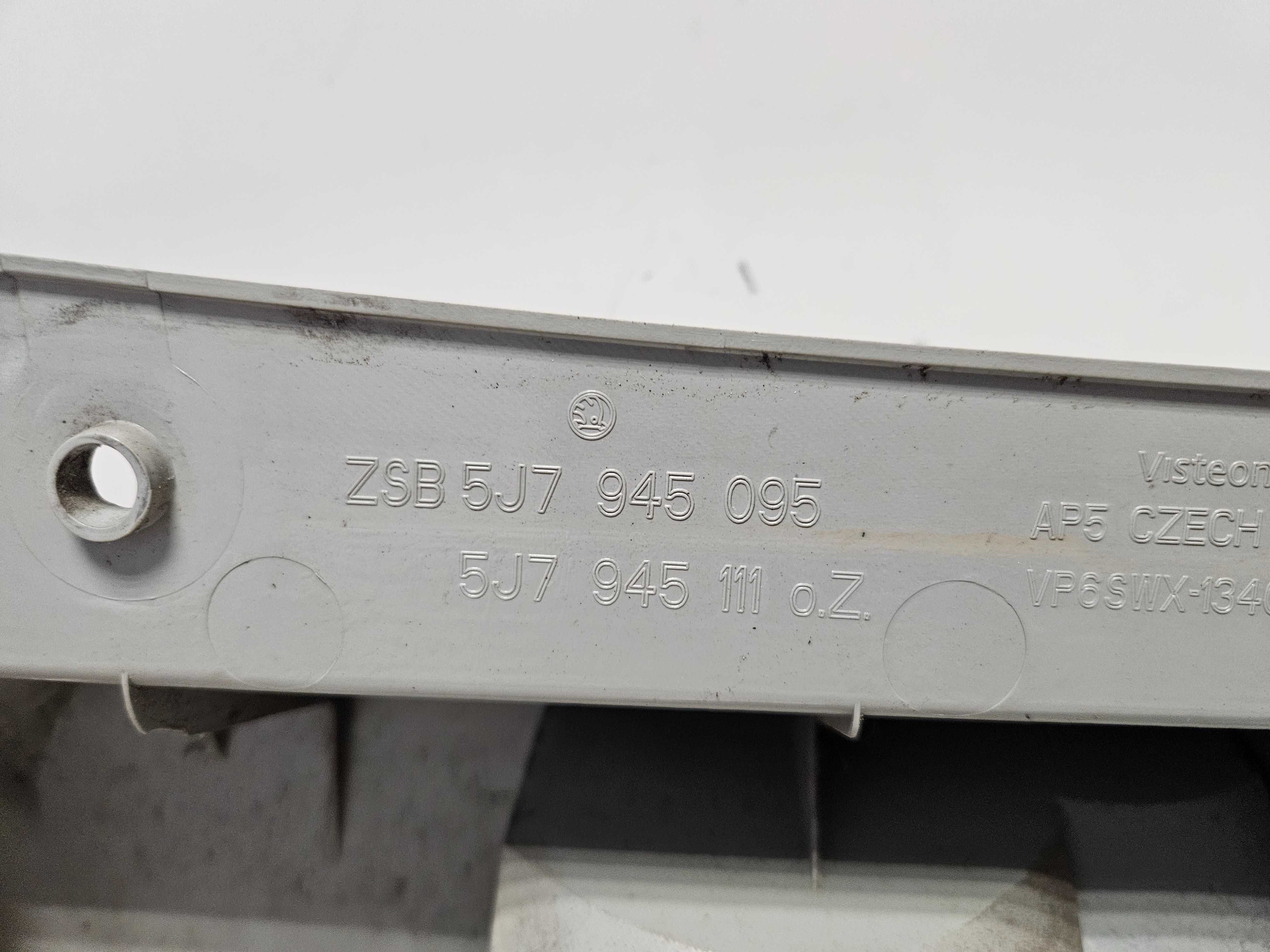 Lampa lewy tył tylna lewa Skoda Roomster