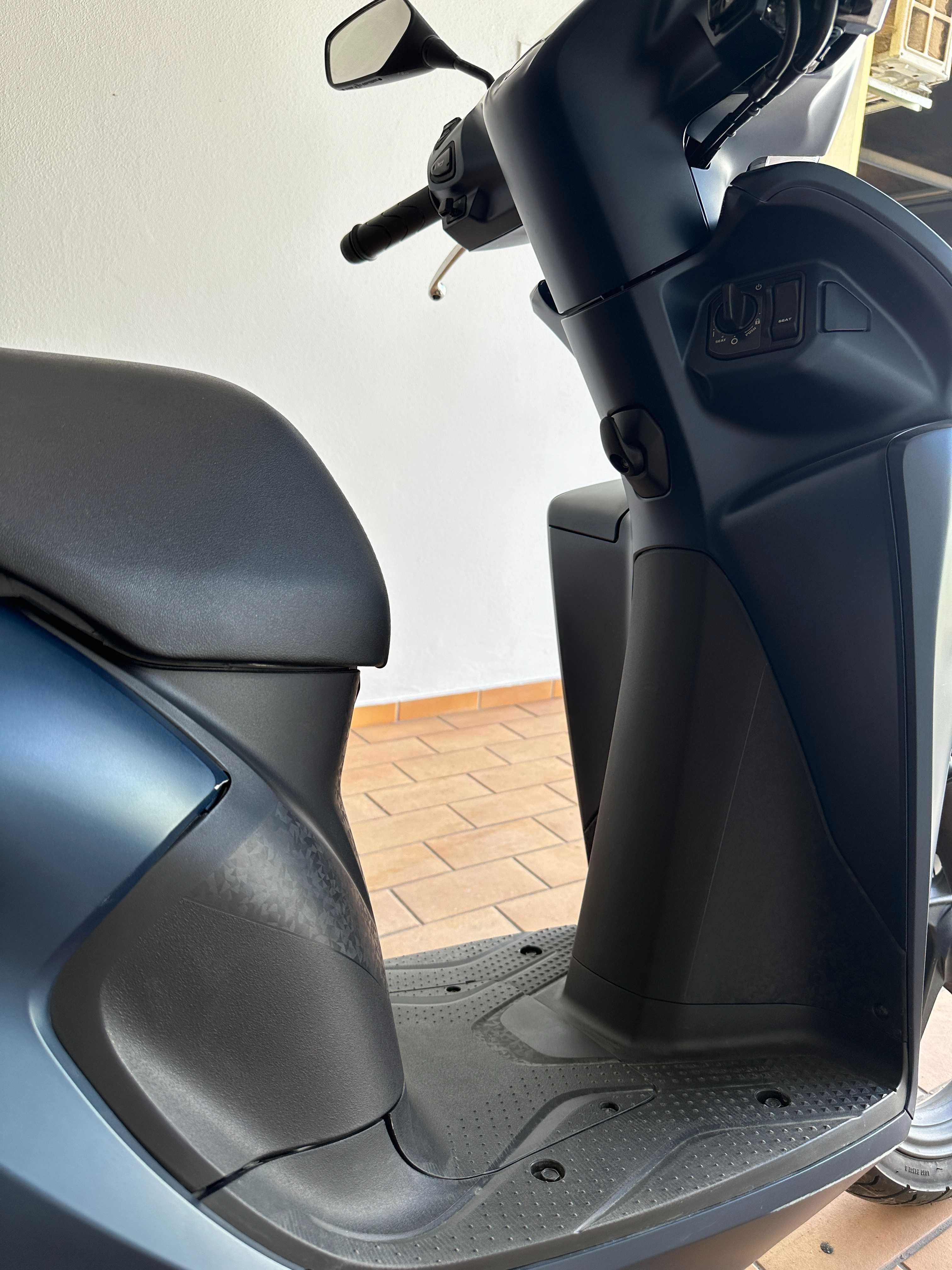 Honda Vision 110 (235 km, com 9 meses)