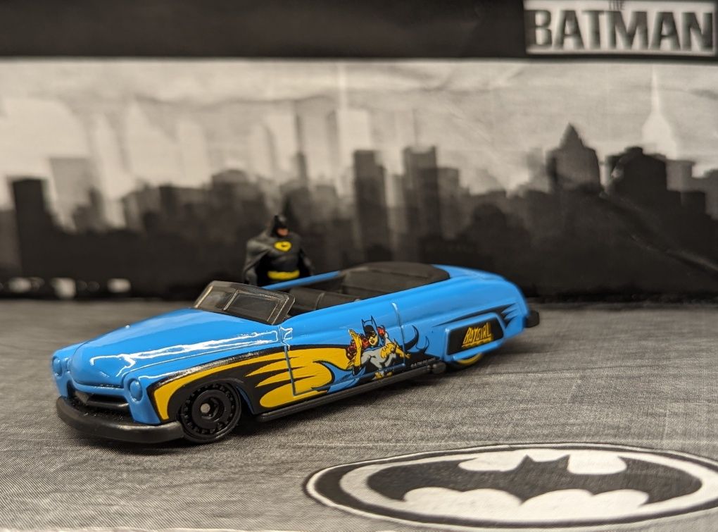 Hot Wheels '49 Merc Batgirl