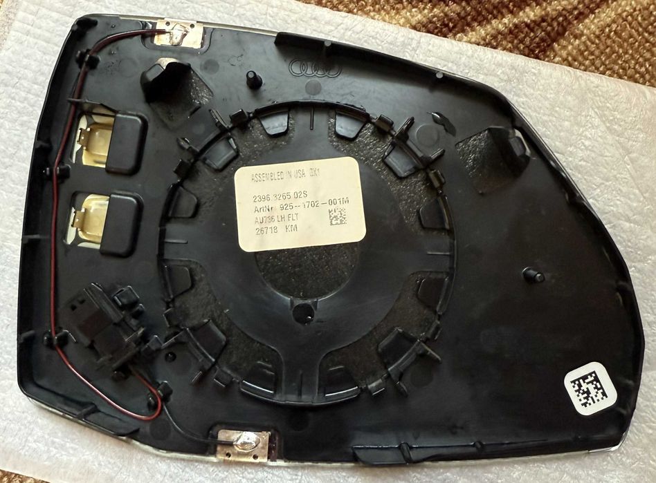 Вкладиш дзеркала лівий на AUDI Q5 SQ5 80A, Q7 4M Aрт: 925-1702-001M