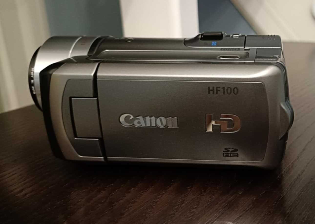 Цифрова відеокамера Canon HF100