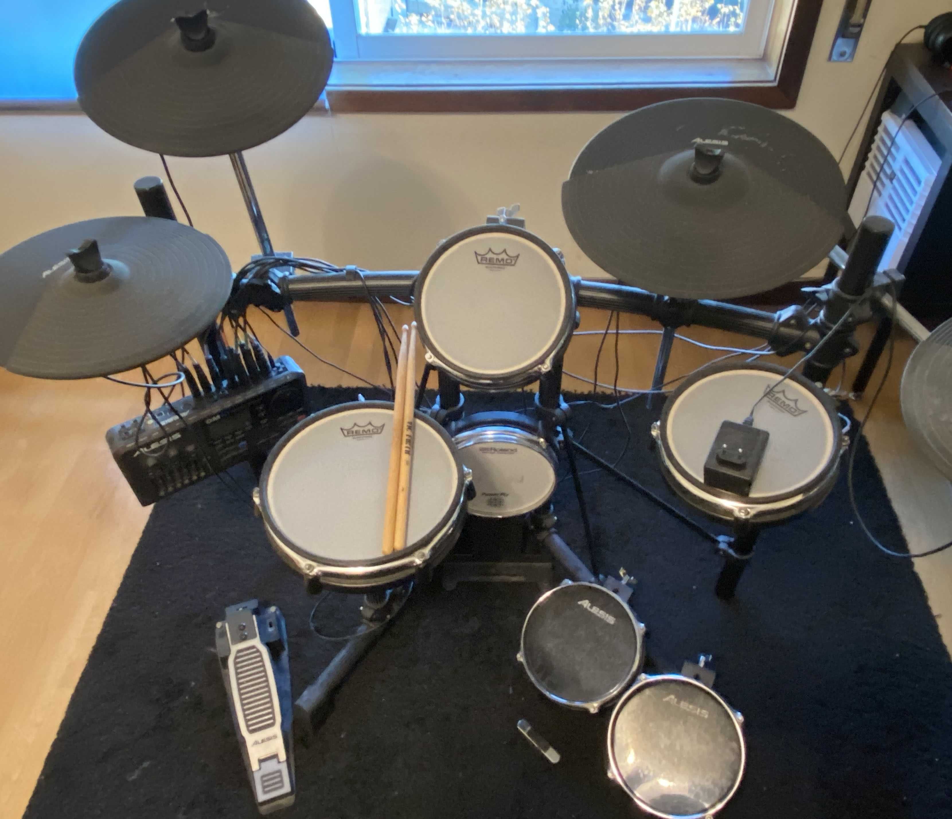 Bateria digital - Alesis DM10 Studio Kit