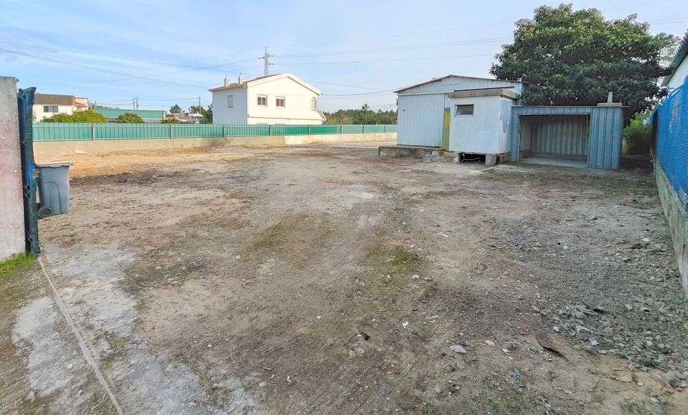 LOTE 1700m2 (700m2 c/moradia + 1000m2 p/comércio)