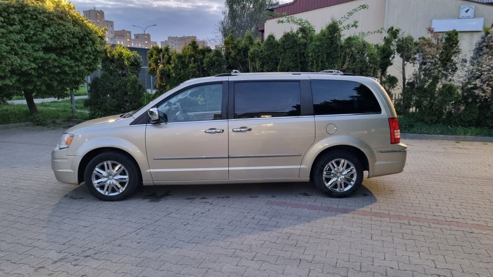 Chrysler town & country