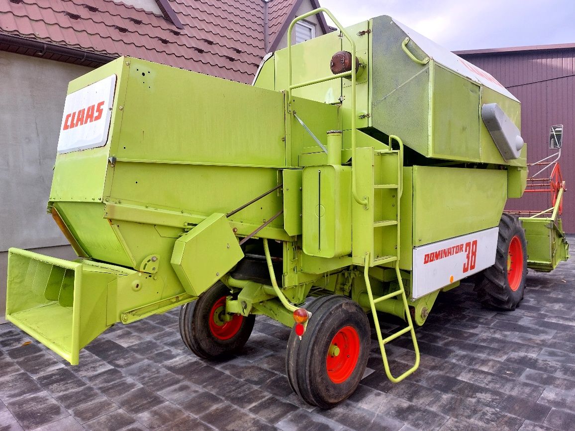 Claas  Dominator 38