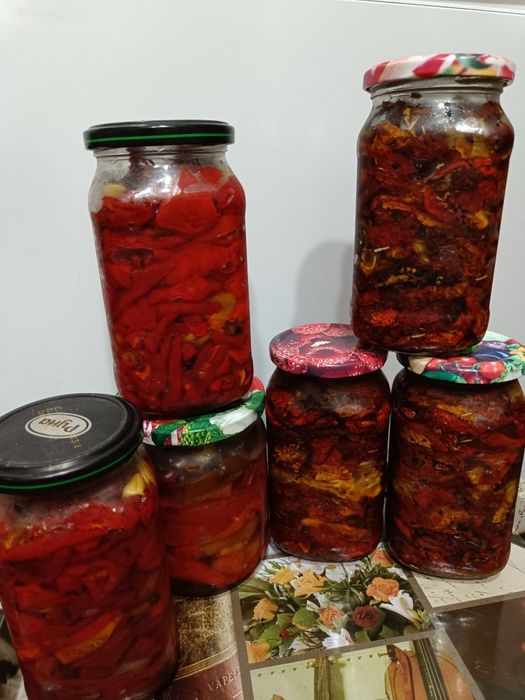 Вялені з приправами та часником домашні помідори та перець солодкий