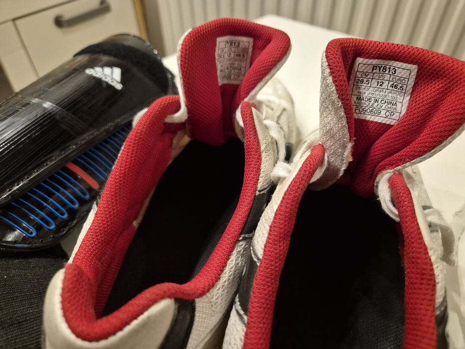 Buty Asics do piłki halowej plus ochraniacze Adidas