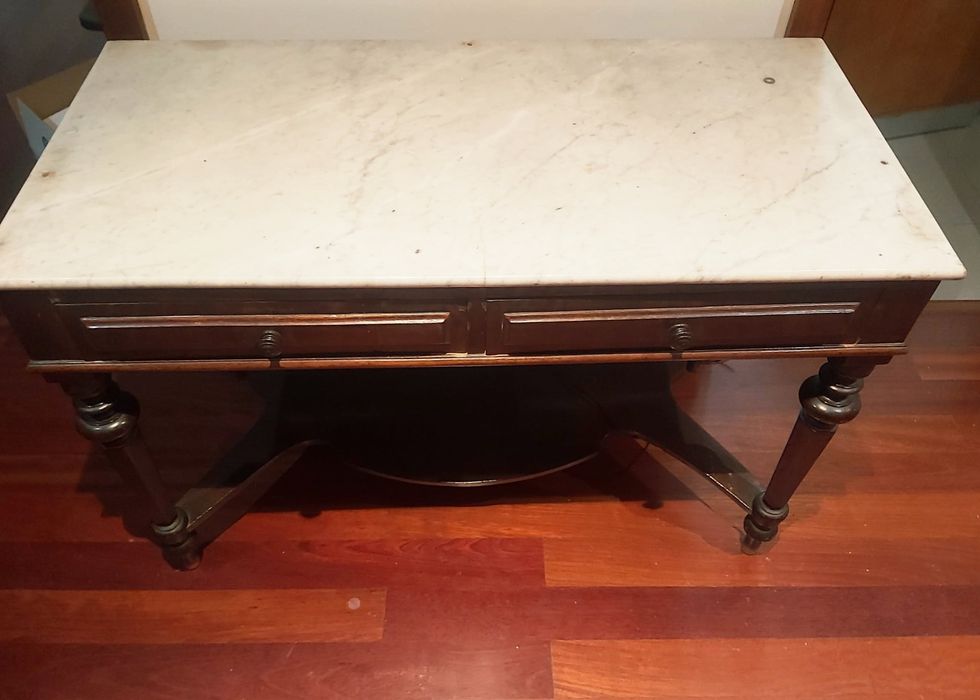 Mesa de hall de entrada, tipo aparador.