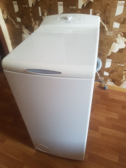 Стиральная машина whirlpool AWE 2322 в рабочем состоянии