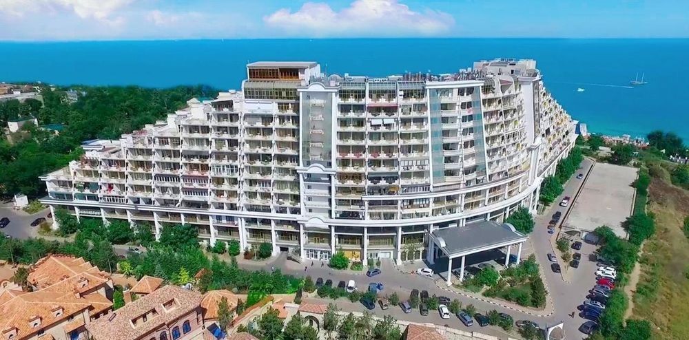 Просторная квартира в Аркадийском дворце с видом на море