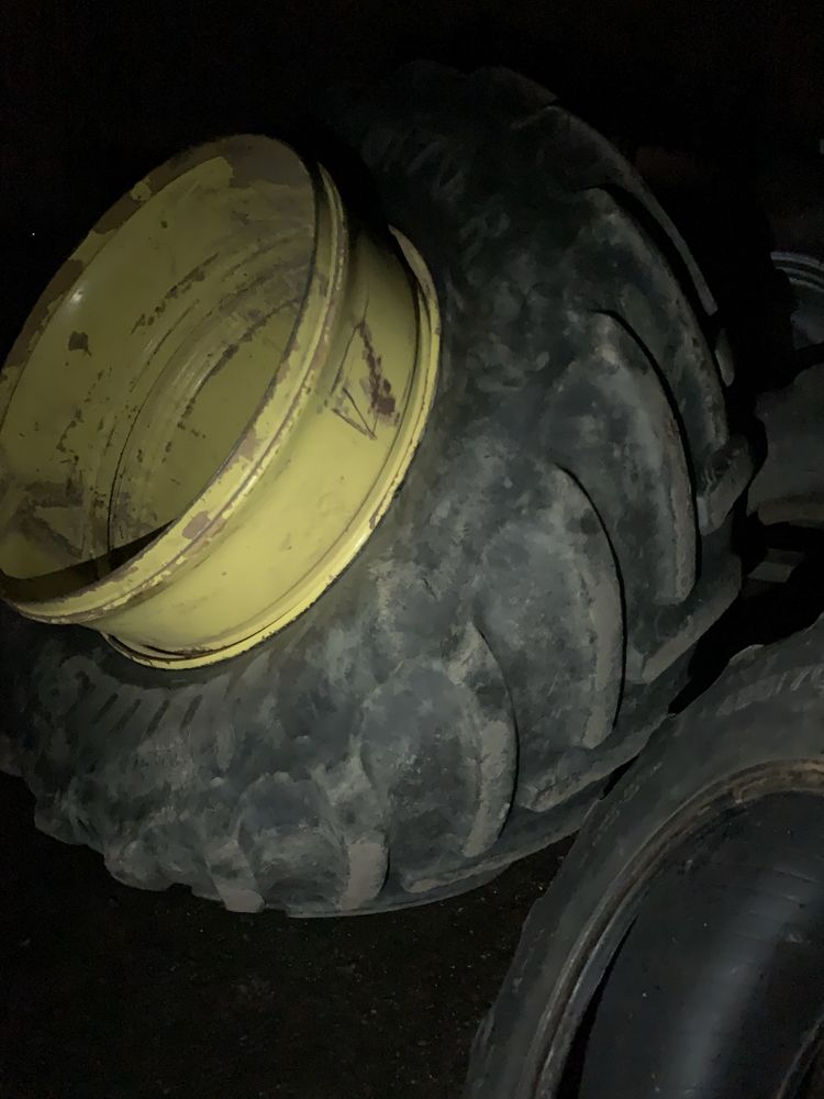 Koła blizniacze 600/70r30 i 710/70r42 john deere