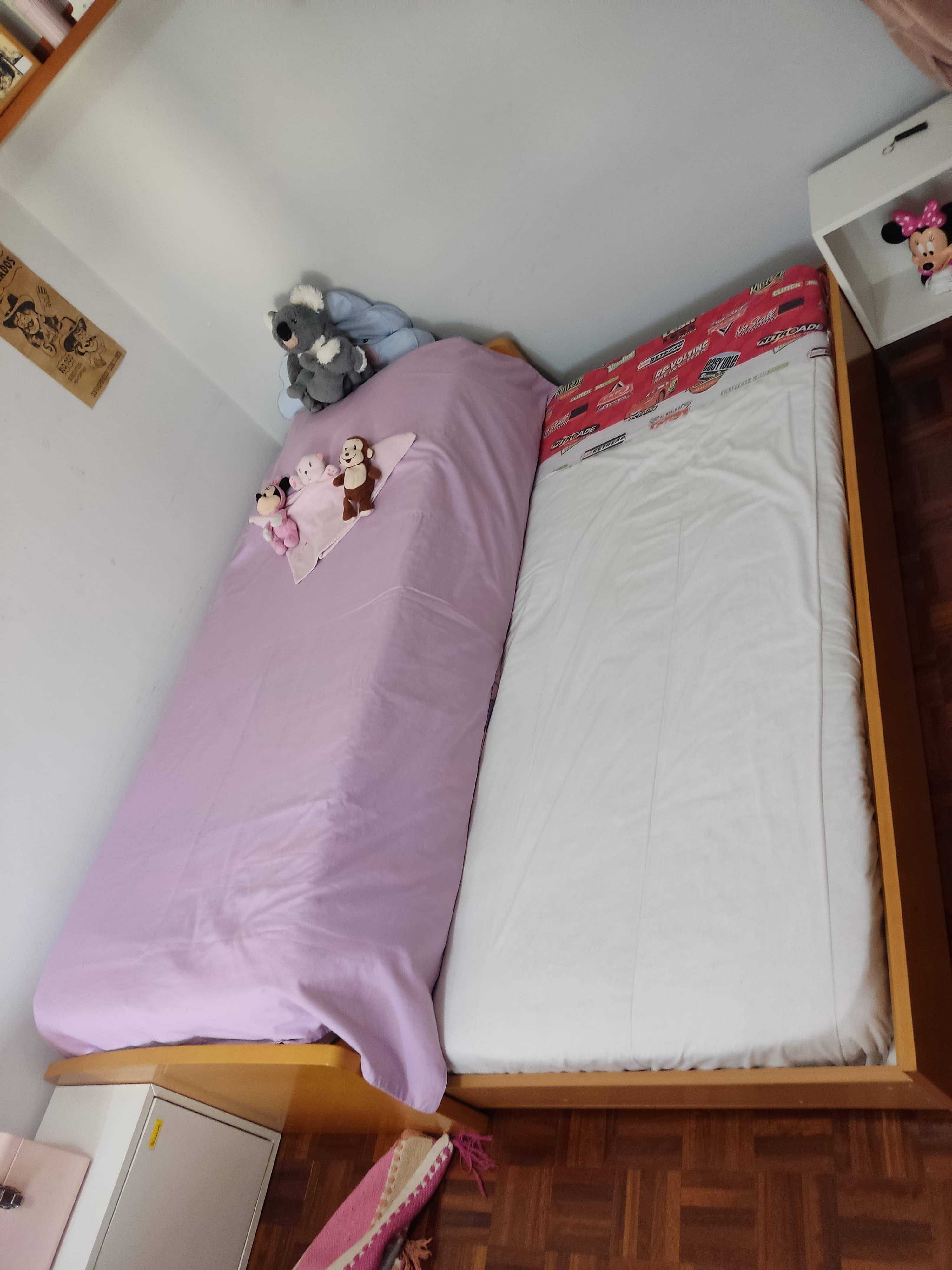 Cama de solteiro dupla