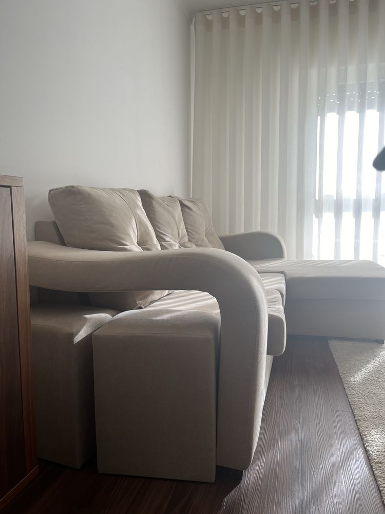 Sofá com Chaise Longe Reversível
