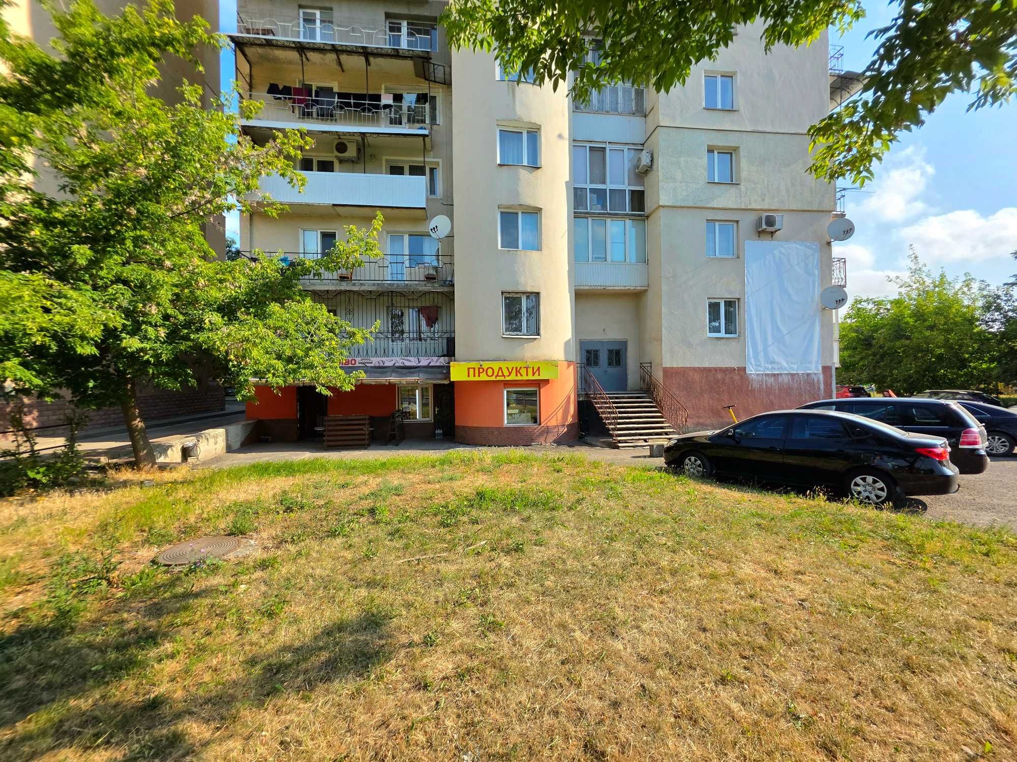 Фасадне комерційне приміщення біля Обласної лікарні, вул. Пасічна