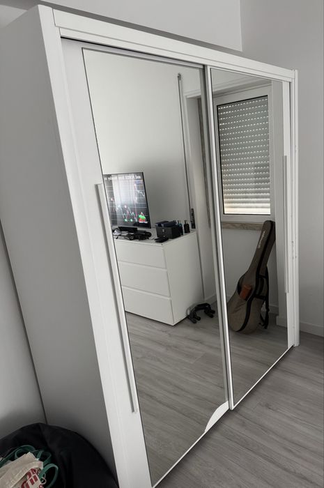 Roupeiro branco portas deslizantes c espelho
