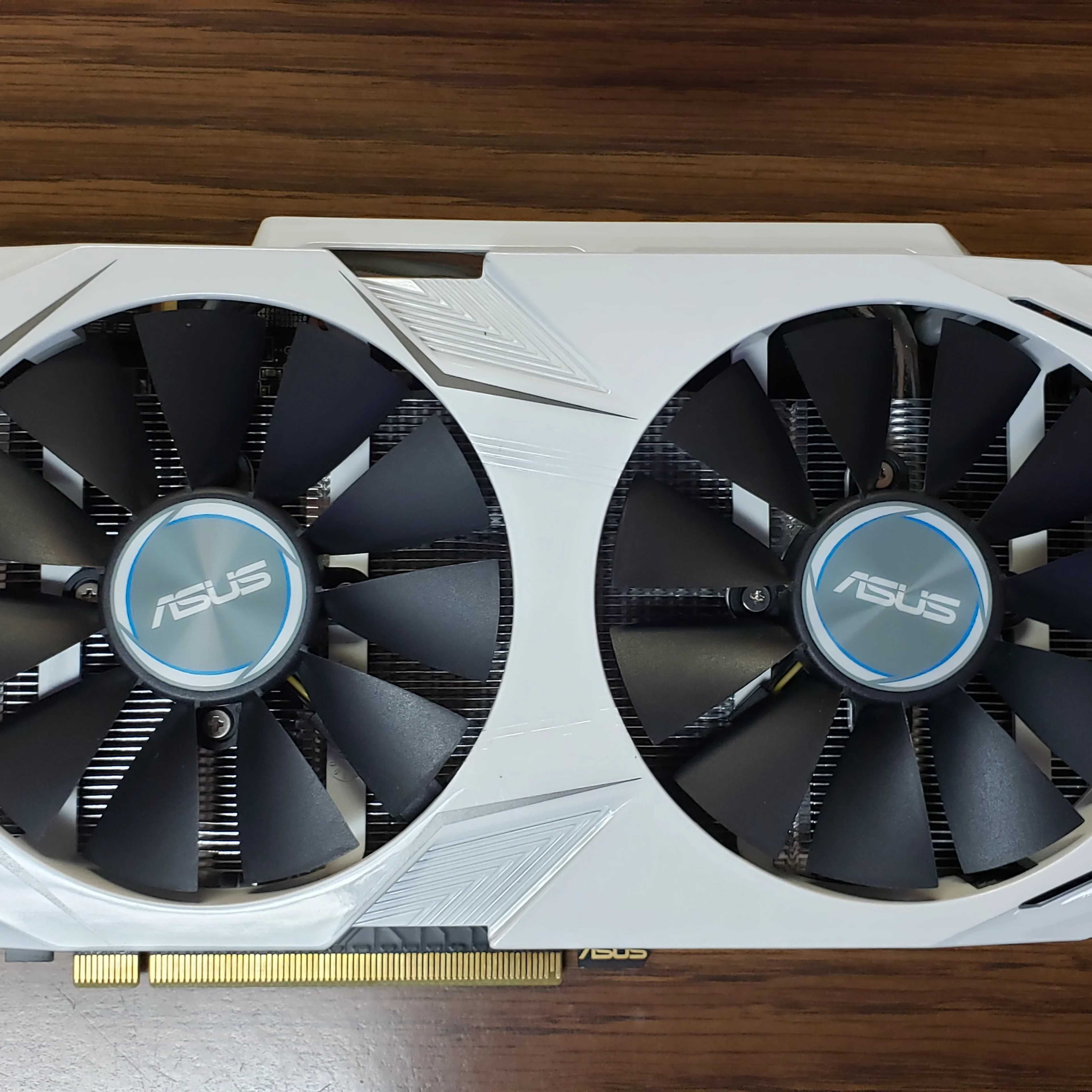 Відеокарта Asus GTX 1070 OC 8GB ідеальний стан