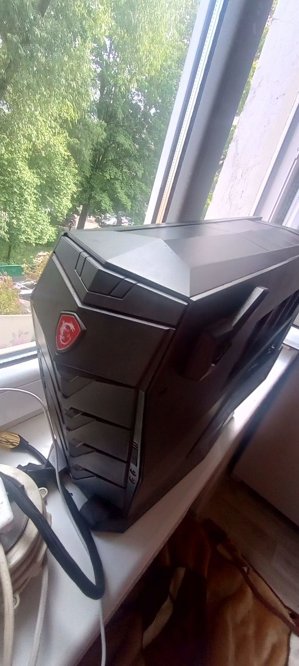 Sprzedam komputer MSI cena 1500