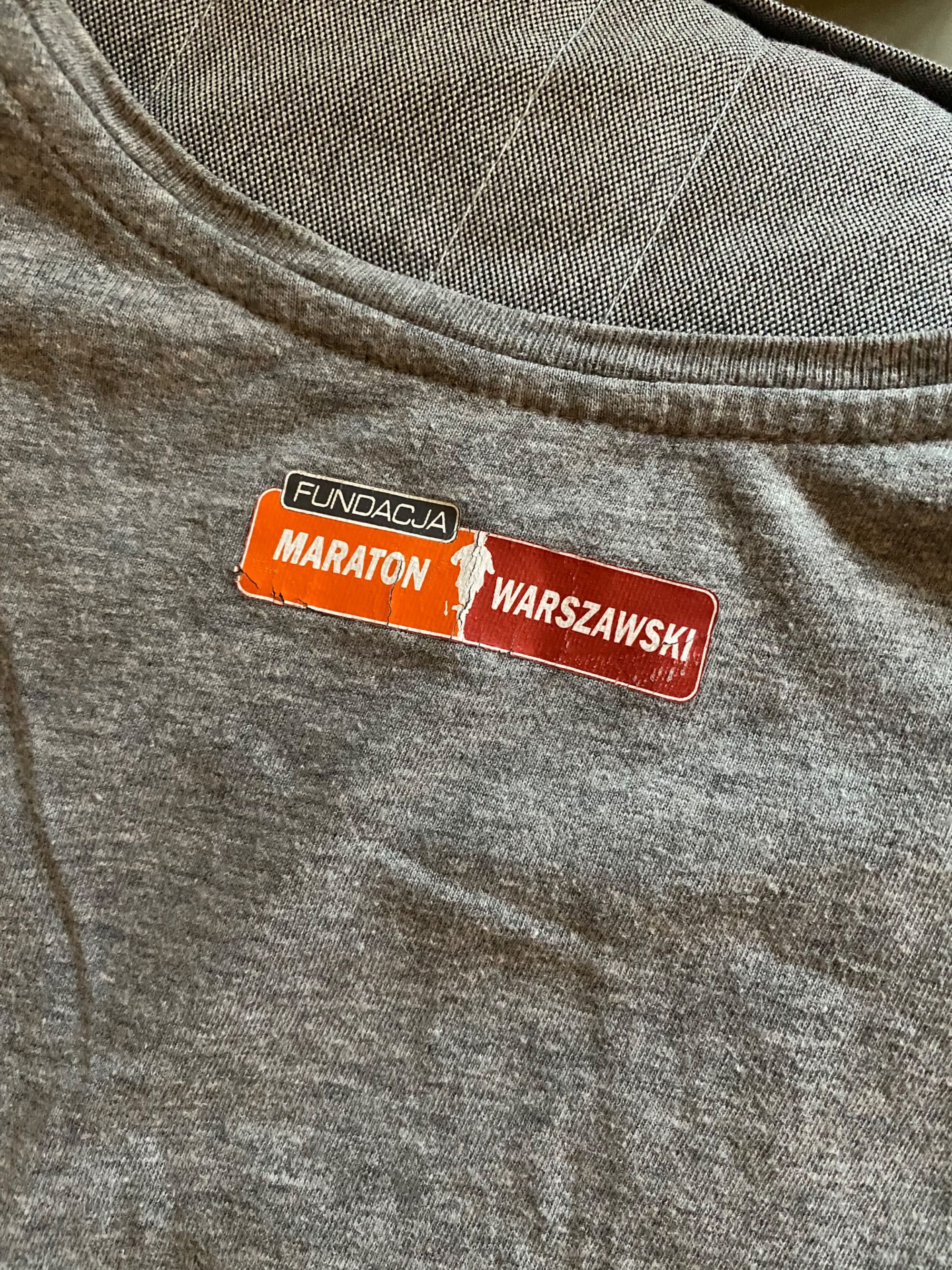 Szara koszulka z nadrukiem Maraton Warszawski rozmiar L 40