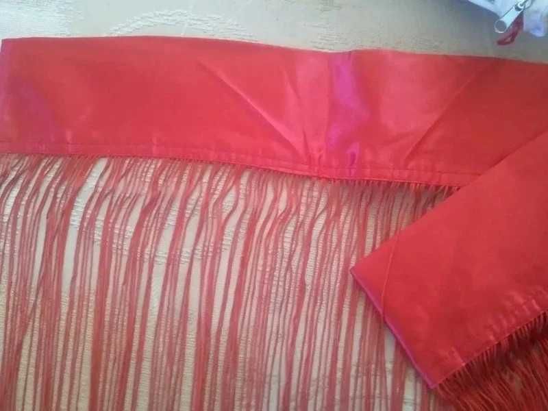 Makaron czerwony nitki paski 90x200 tunel atłasowy