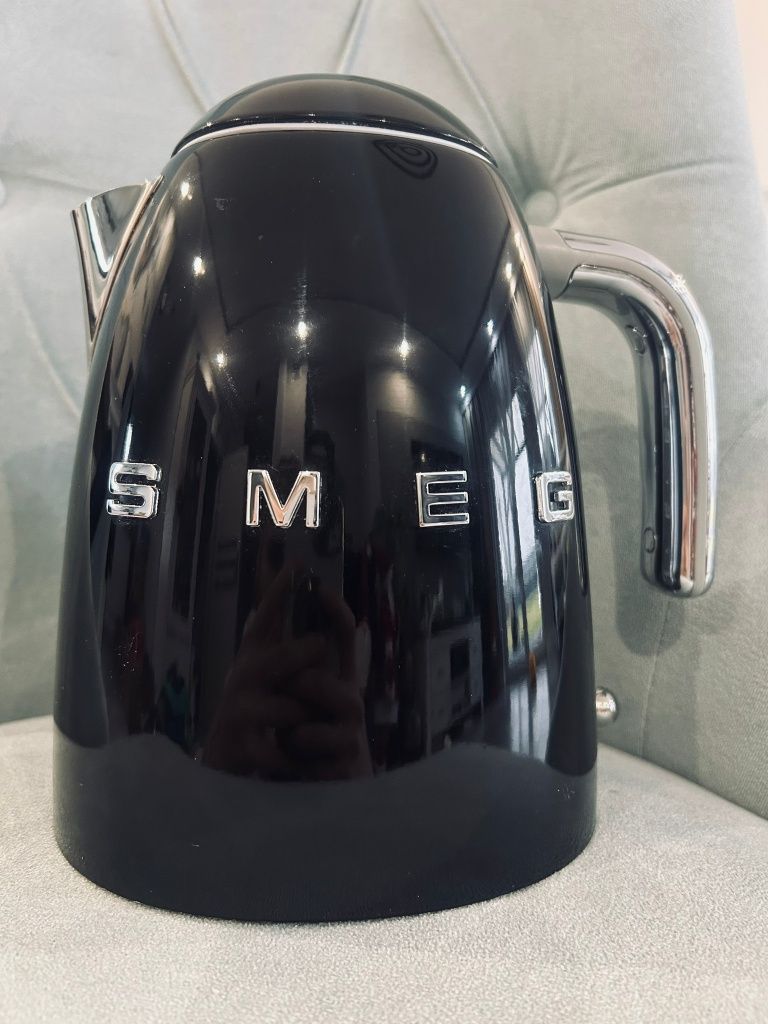 Czajnik elektryczny Smeg z regulacją temperatury KLFO4
