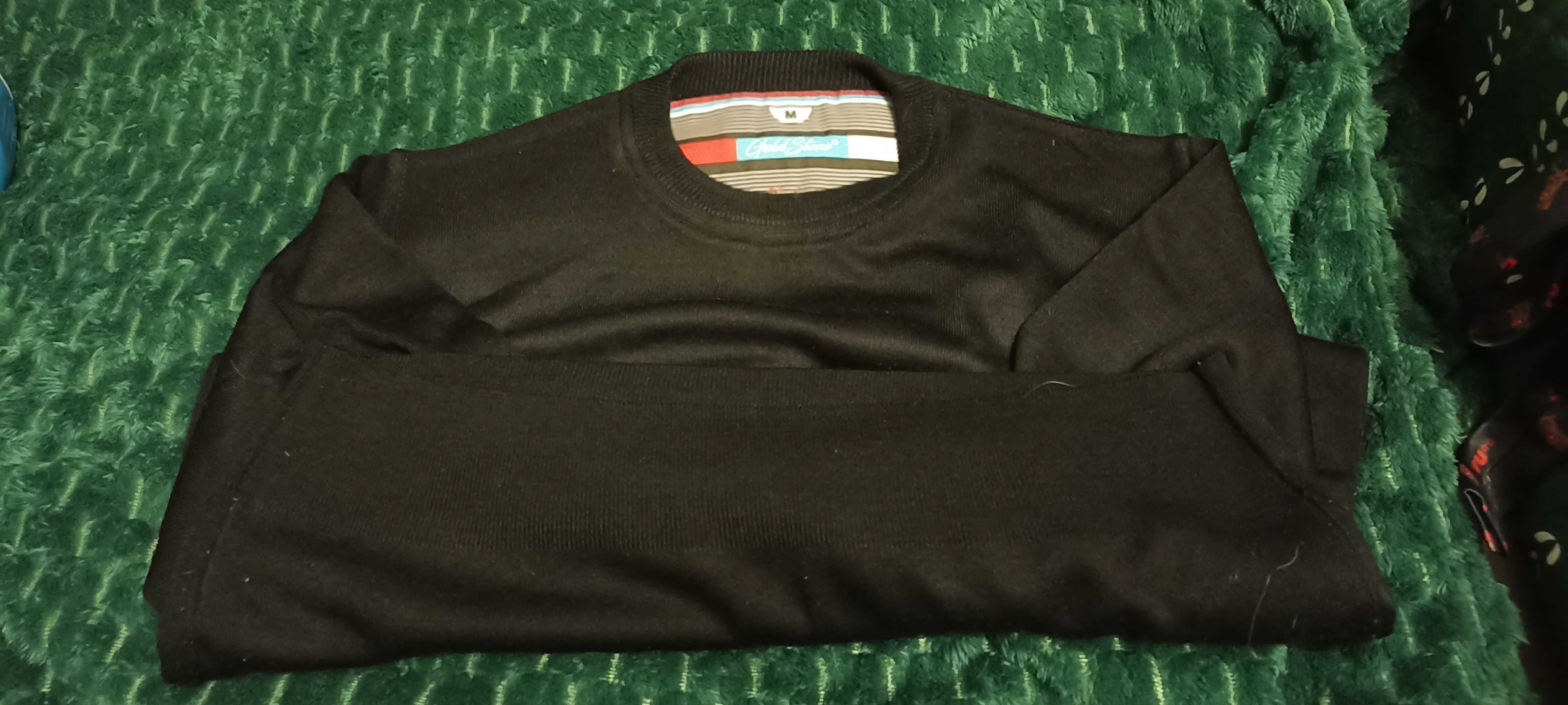 Czarny sweter bez nadruku
