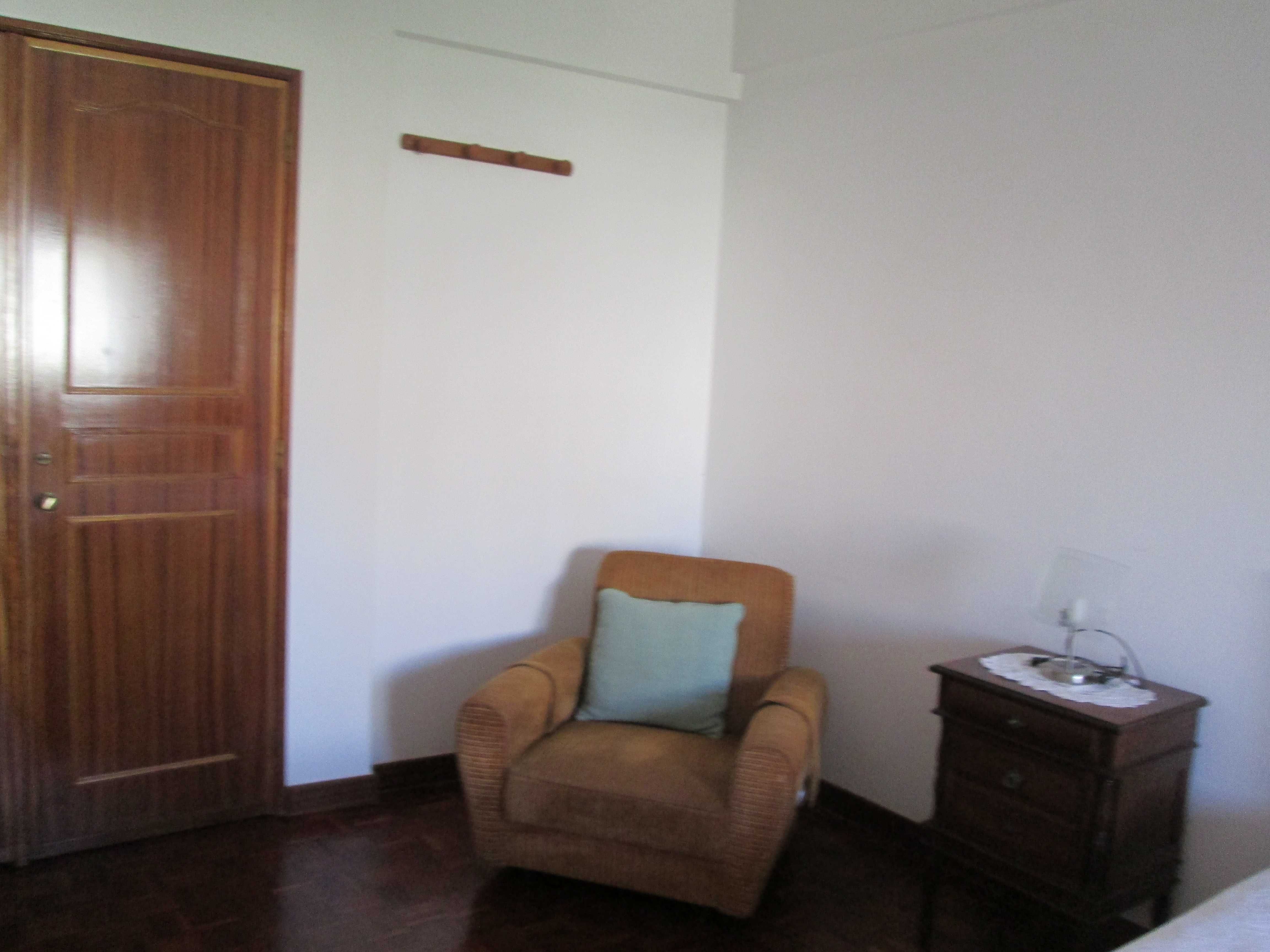 QUARTO DAMAIA DE BAIXO