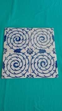 Quadra de azulejos antigos