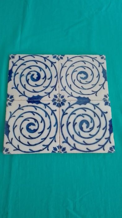 Quadra de azulejos antigos