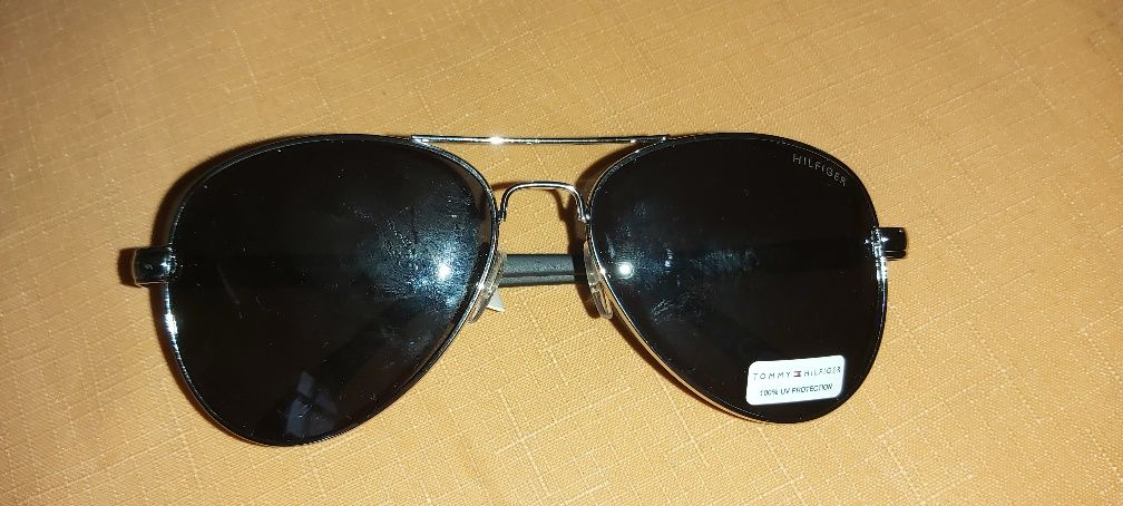 Tommy Hilfiger OM 610 kultowe okulary przeciwsłoneczne