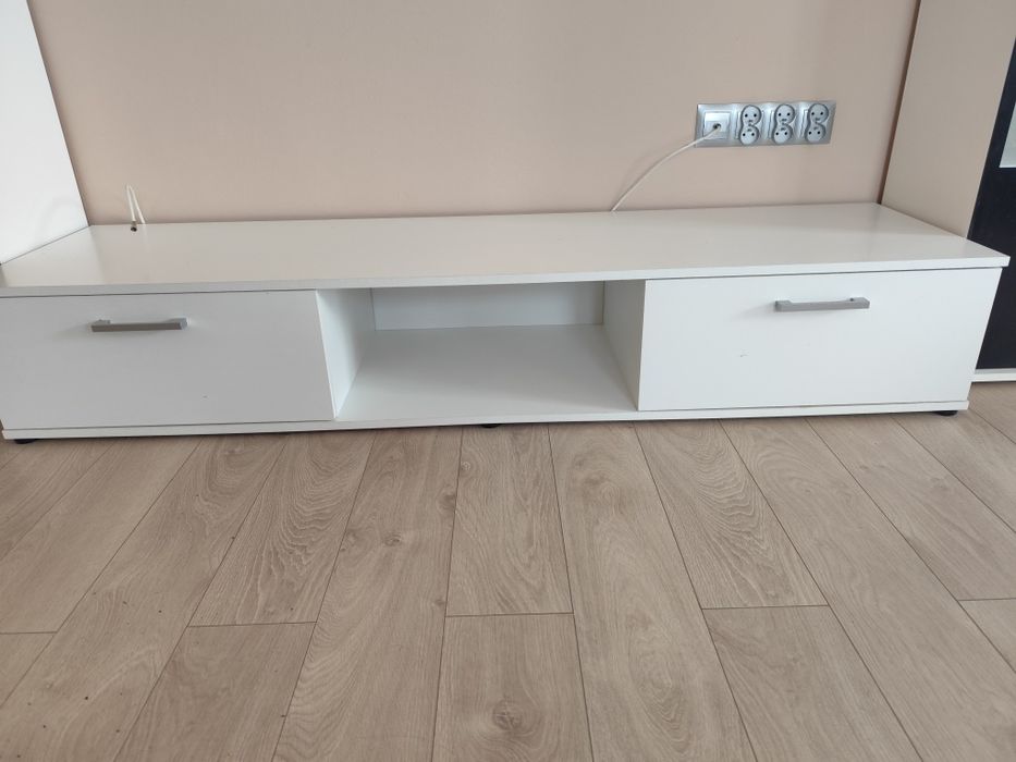 Meble do salonu białe z szybami