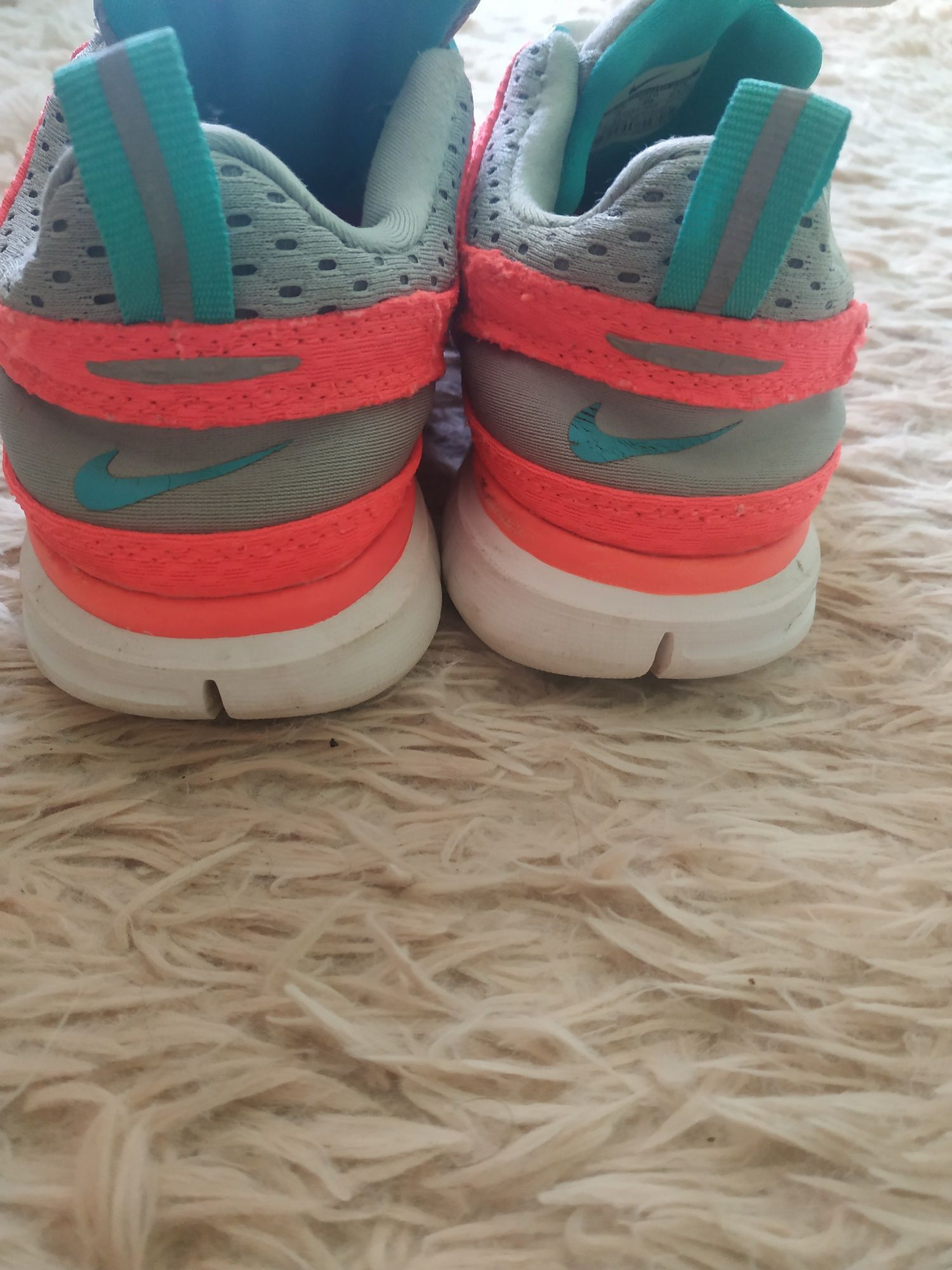 Красовки жіночі Nike
