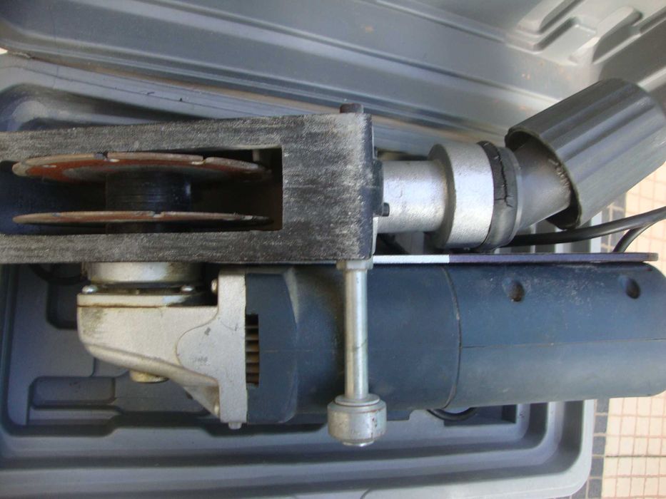 Máquina para abertura de roços em paredes Fermi 2200W de dois discos