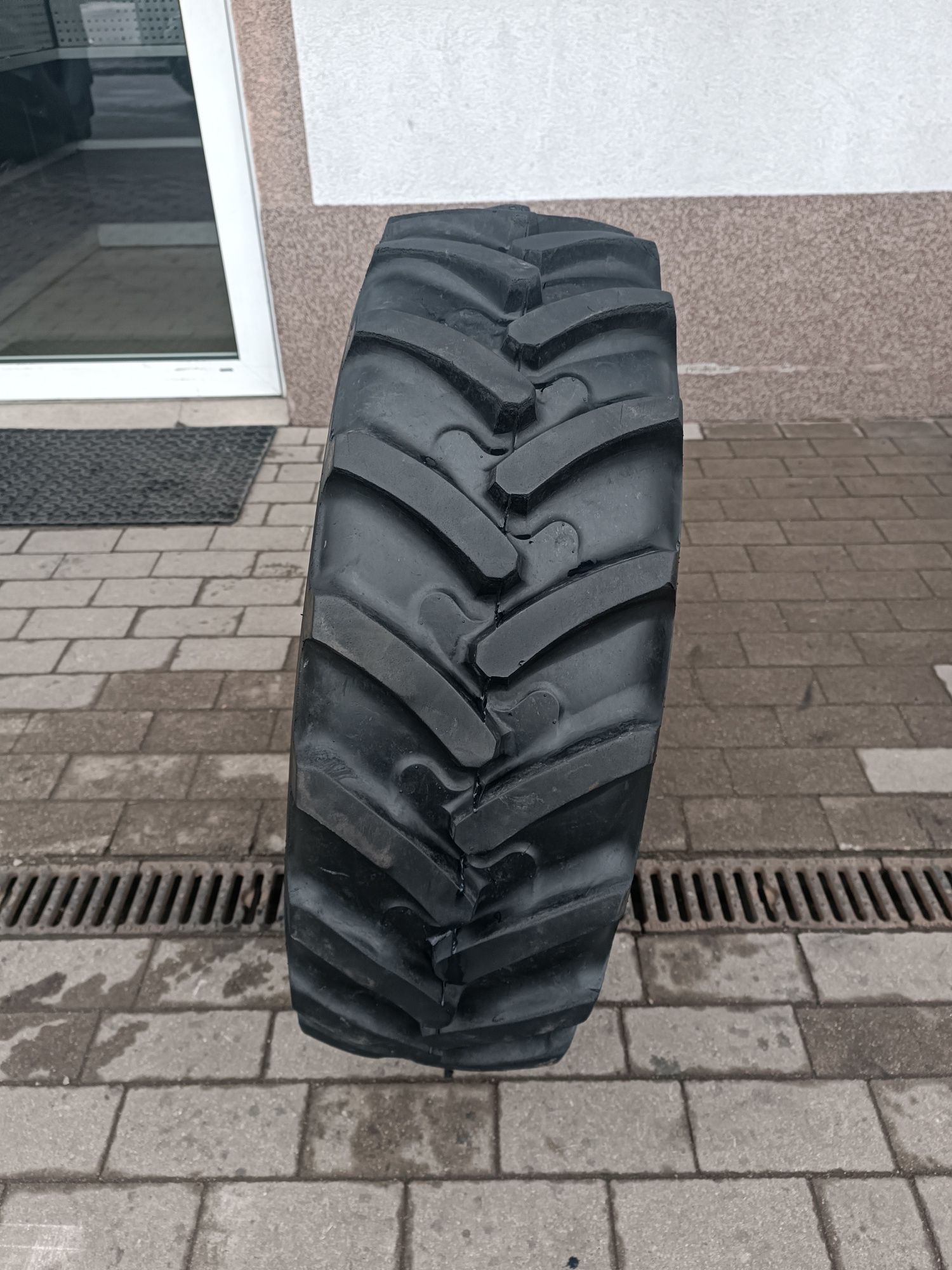 260/70R20 Armour opona rolnicza