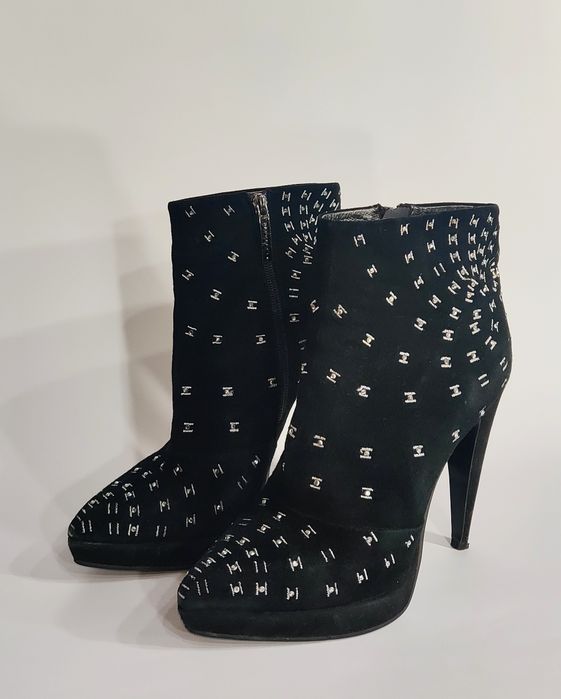 Туфли/сапоги чёрные с камнями каблуки