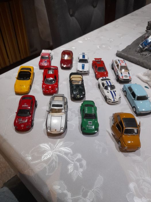 Zestaw resoraków autek 1:43