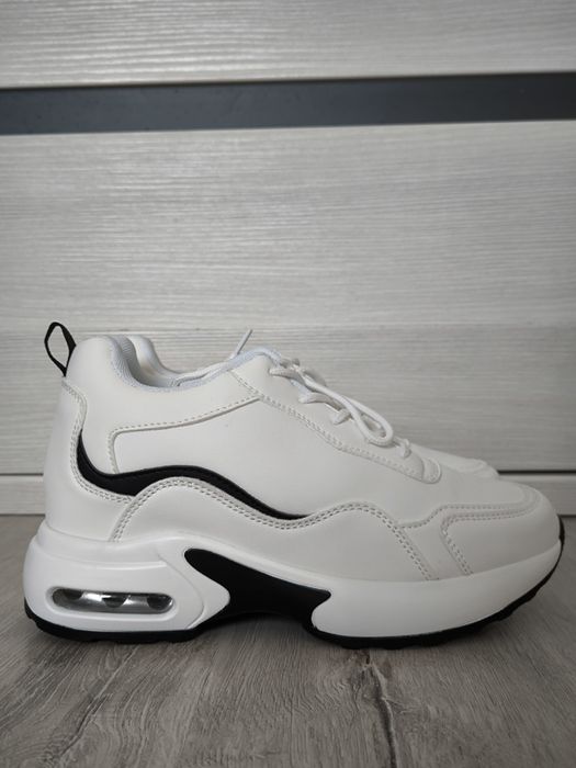 Продам жіночі кросівки, снікерси, кеди