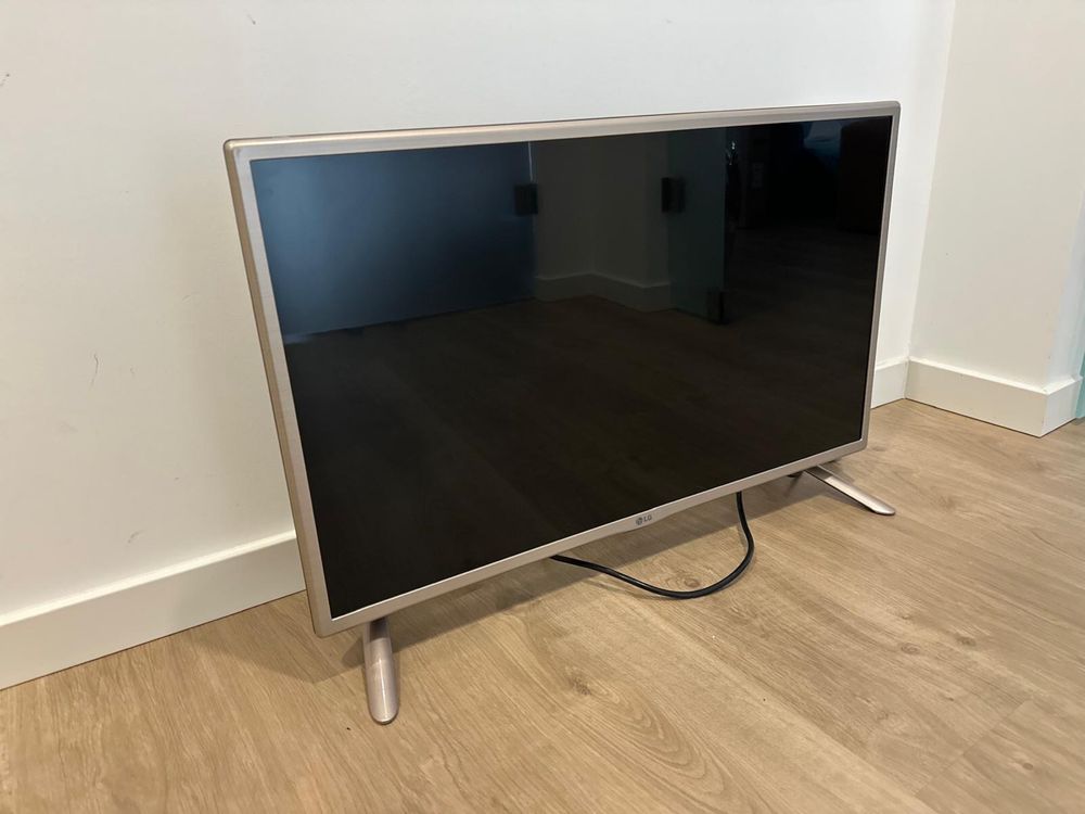 32” LG LED TV with Freeview