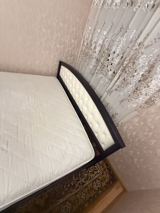 Продам кровать с матрасом