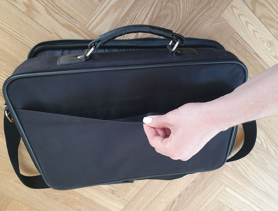 Нова сумка для ноутбука Bass XX, чорного кольору