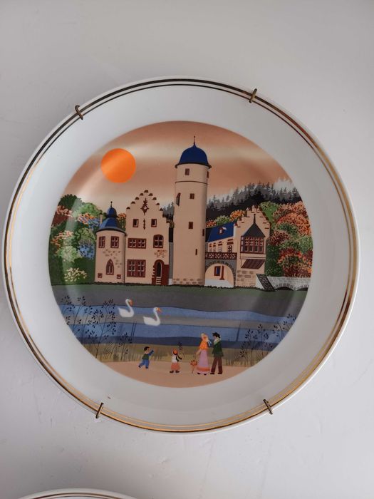 Pratos em porcelana sobre Quatro Estações