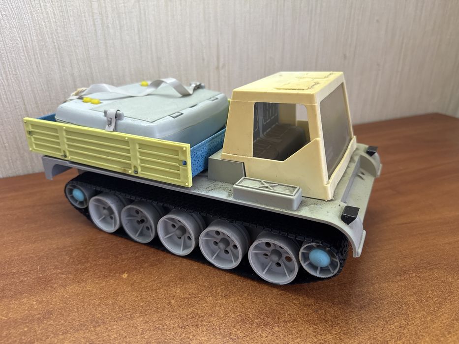 Продам электромеханическую игрушку Вездеход ссср