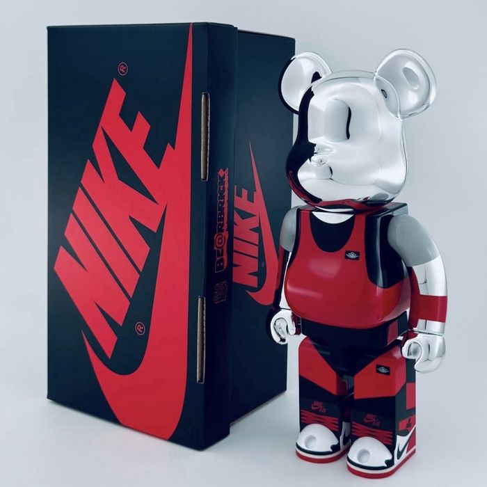 Bearbrick Nike Michael Jordan 1985 Air Jordan "Playground" 

100%

NOV